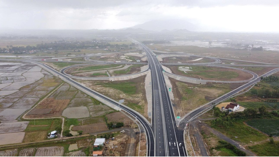 Ngay tuần sau, 22km đầu tiên của tuyến cao tốc “rừng – biển” đầu tiên tại Việt Nam sẽ chính thức thông xe
