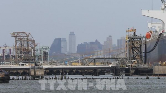 Giá dầu tăng vọt sau khi Iran tấn công đáp trả Mỹ
