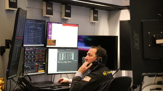 Chỉ số Dow Jones lập đỉnh mới nhờ cổ phiếu y tế và tiêu dùng