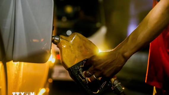 Giá dầu bật tăng sau đợt không kích mới của Mỹ