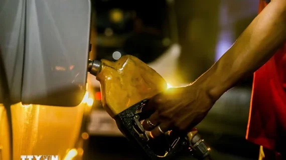 Giá dầu bật tăng sau đợt không kích mới của Mỹ