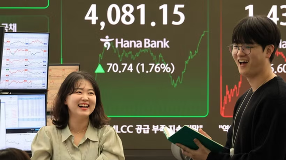 KOSPI lập đỉnh mới nhờ cổ phiếu AI và bán dẫn tăng mạnh
