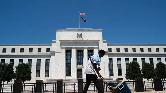 Fed cảnh báo về khả năng tăng lãi suất do AI thúc đẩy tăng trưởng nóng