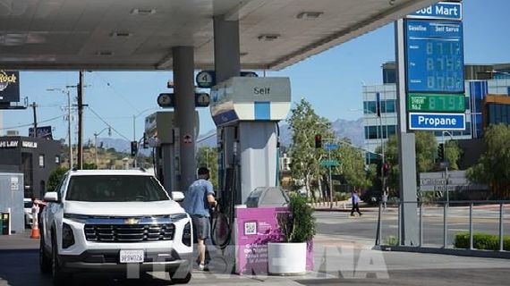 Giá xăng tăng cao càng phân hóa nền kinh tế Mỹ