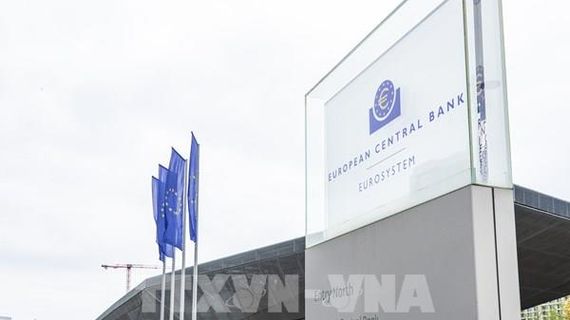 ECB tăng lãi suất lần đầu tiên trong gần 3 năm qua