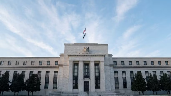 Fed giữ nguyên lãi suất đối mặt lạm phát và chi phí sinh hoạt