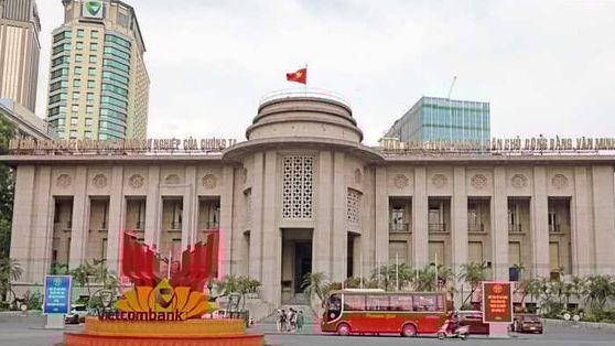 Các ngân hàng vay nhau qua đêm tới 11%/năm, Ngân hàng Nhà nước bơm mạnh VND