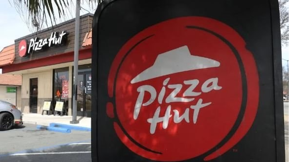 Yum Brands bán Pizza Hut giá 2,7 tỷ USD sau 68 năm phát triển