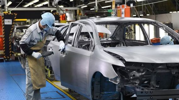 Toyota tiếp tục cắt giảm sản lượng ở nước ngoài do xung đột Trung Đông