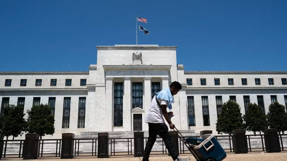 Giá dầu giảm có thể buộc Fed tiếp tục thắt chặt chính sách tiền tệ
