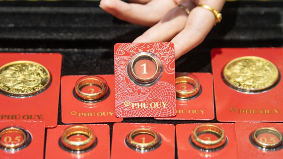 Giá vàng “thủng” mốc 4.000 USD/ounce ngày cuối tháng