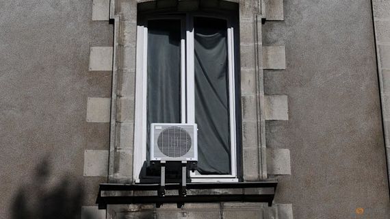 Phát hiện loạt nhà máy Trung Quốc sáng đèn cả ngày lẫn đêm, sản xuất mặt hàng mà dân châu Âu phải 'lặn lội' tận 200 km mới mua được