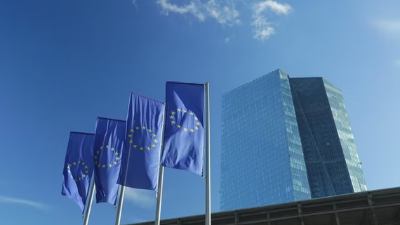 ECB dự báo tăng lãi suất hai lần trong năm nay để ứng phó xung đột Trung Đông