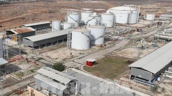 Giá dầu chạm đỉnh một tháng do căng thẳng leo thang tại eo biển Hormuz