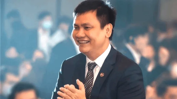 Vì sao 2 cổ phiếu từng gắn với ông Nguyễn Hồ Nam sắp bị huỷ niêm yết bắt buộc?