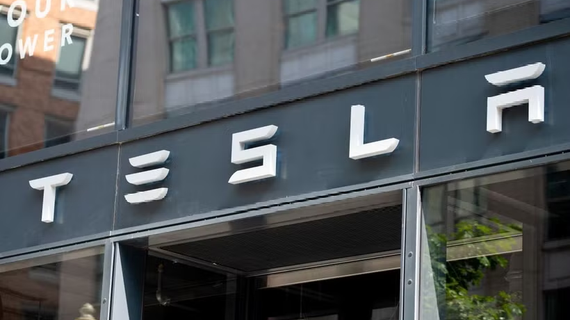 Cổ phiếu Tesla lao dốc, vốn hóa thị trường 