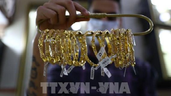Giá vàng giảm trước khi Fed nhóm họp