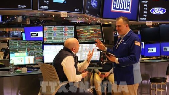 Chỉ số Dow Jones chạm mức kỷ lục mới
