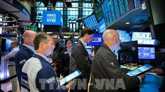 S&P 500 và Dow Jones giảm điểm sau quyết định của Fed