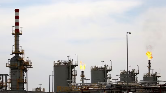 Sản lượng dầu thô của OPEC tăng mạnh trong tháng 6