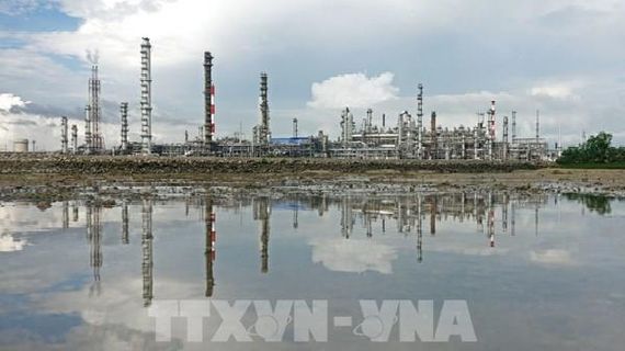 Giá dầu giảm hơn 1% sau khi OPEC+ nhất trí tăng sản lượng