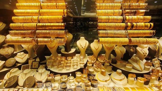 Giá vàng áp sát mốc 4.400 USD/ounce trước thời điểm Mỹ công bố dữ liệu lạm phát