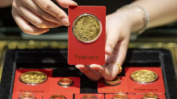 Giá vàng bật tăng, thế giới vượt 4.400 USD/ounce