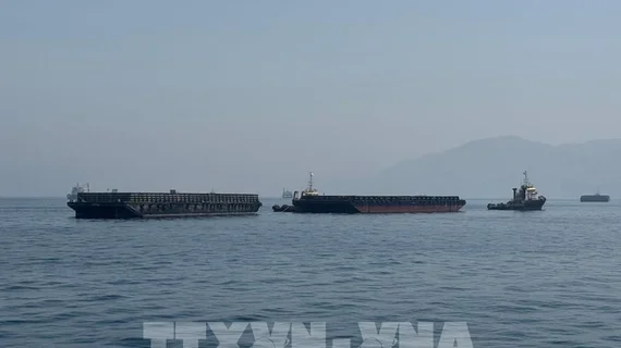 Lưu lượng tàu thuyền qua eo biển Hormuz giảm xuống mức thấp kỷ lục