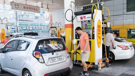 Giá dầu giảm 1% trước khi Mỹ công bố các biện pháp trừng phạt mới với Iran
