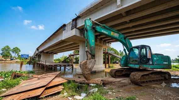 Chỉ rõ nguyên nhân Dự án nâng tĩnh không 11 cầu phía Nam chậm tiến độ: Vướng mặt bằng, khan hiếm vật liệu và nhà thầu yếu