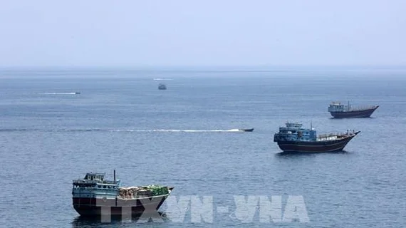 Chi phí vận chuyển dầu bằng siêu tàu qua eo biển Hormuz lên tới 20 triệu USD