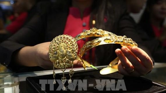 Giá vàng nhích nhẹ khi thị trường chờ phát biểu của Chủ tịch Fed
