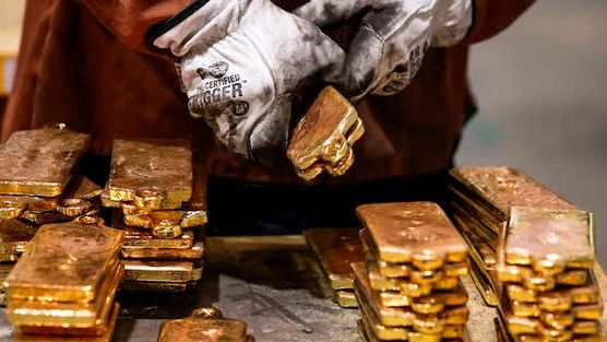 Loạt thông tin quan trọng sắp công bố, chuyên gia dự báo thế nào về giá vàng tuần tới?