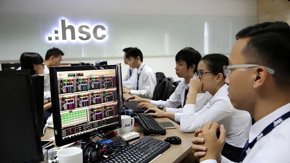 Lãnh đạo HSC gom 3,2 triệu cổ phiếu giá 10.000 đồng