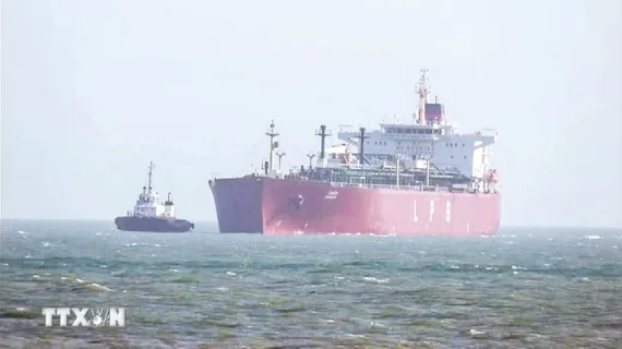 Xuất khẩu dầu mỏ của Iran qua eo biển Hormuz gần như đình trệ
