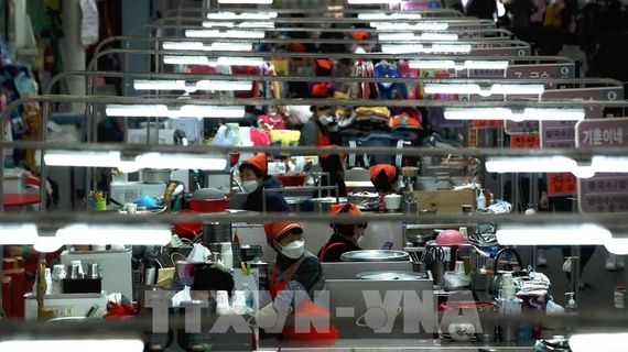 ADB nâng dự báo tăng trưởng châu Á lên 5%