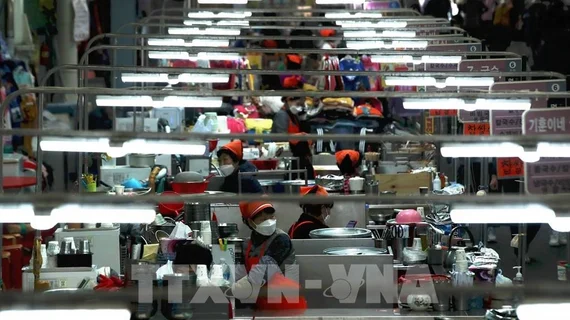 ADB nâng dự báo tăng trưởng châu Á lên 5%