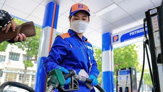 Giá xăng dầu hôm nay 24/9: Xăng E10 RON95 tăng hơn 1.450 đồng/lít