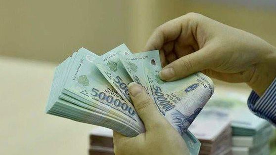 Lãi suất liên ngân hàng giảm mạnh, NHNN bơm ròng hơn 5.600 tỷ đồng