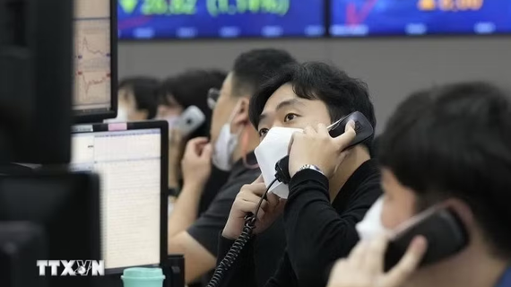 Cổ phiếu công nghệ bứt phá trước khi Mỹ công bố lạm phát