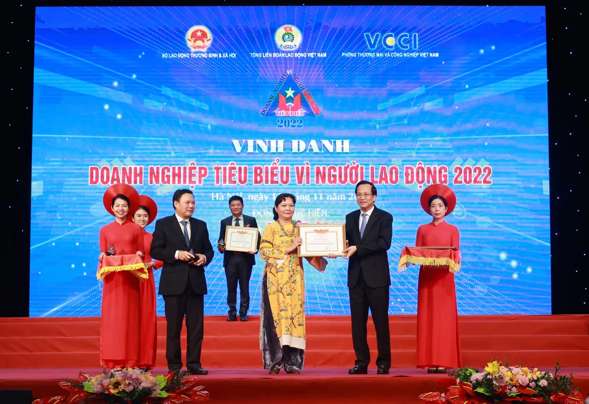giai-doanh-nghiep-tieu-bieu-vi-nguoi-lao-dong-ve-tay-doanh-nghiep-fdi-nganh-hang-fmcg-20221118141916.jpg?rt=20221118142106