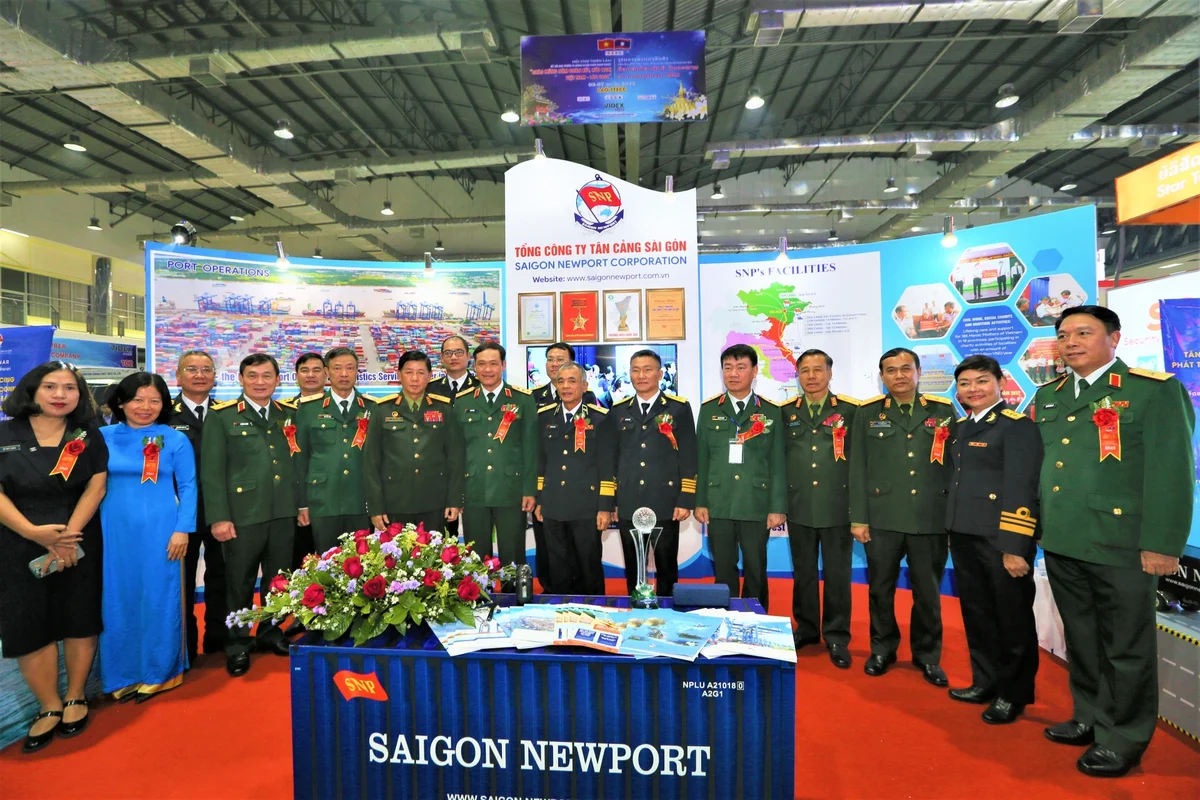 hoi-cho-trien-lam-chao-mung-nam-doan-ket-huu-nghi-viet-nam-lao-2022-20221104100119.jpg?rt=20221104100659