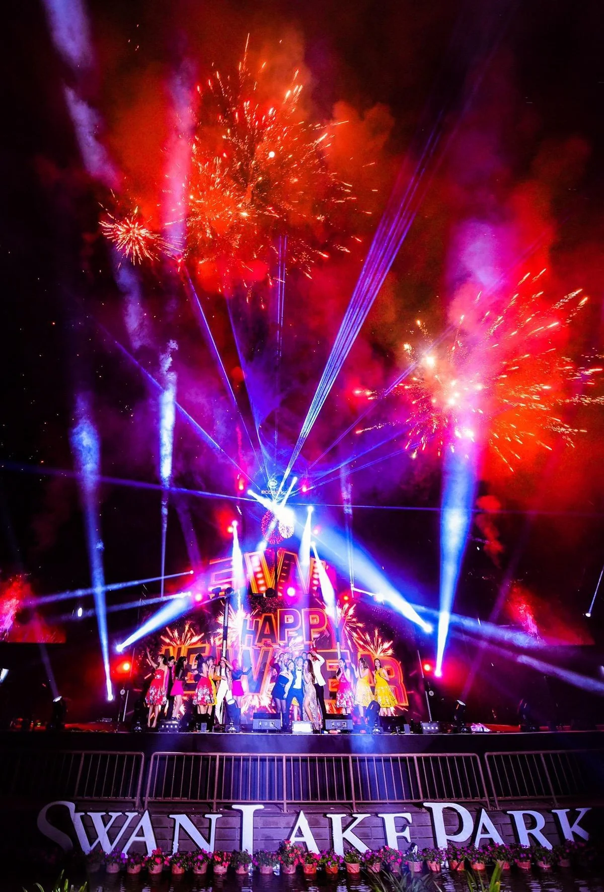 countdown-ecopark-2023-dai-tiec-cua-am-thanh-anh-sang-va-phao-hoa-20221225222359-8471.png