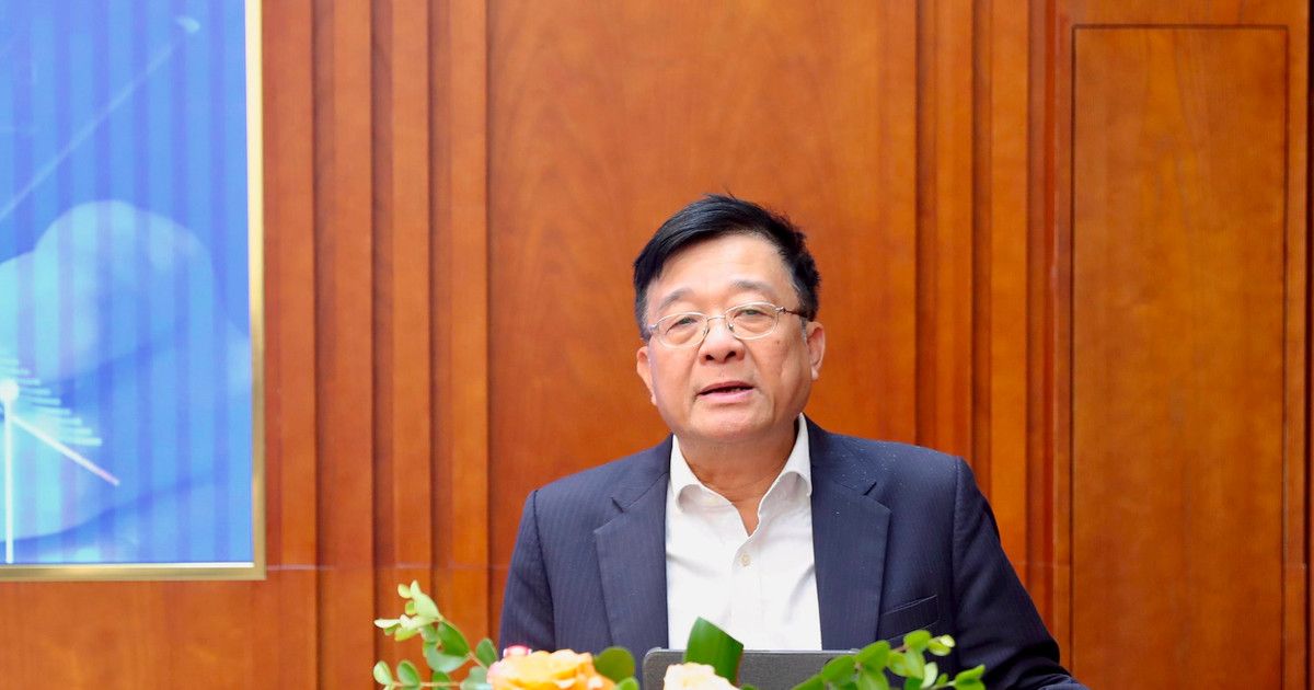 Phó Chủ tịch kiêm Tổng Thư ký Nguyễn Quốc Hùng: Tính đến tháng 9/2023, tín dụng tiêu dùng của toàn hệ thống đạt khoảng 2.703 nghìn tỷ đồng, chiếm tỷ trọng 21,2% tổng dư nợ nền kinh tế.