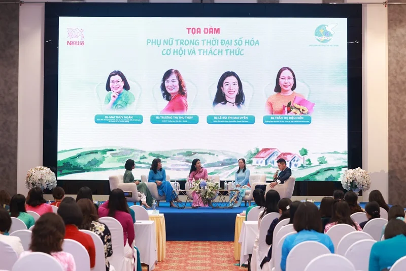 Các chuyên gia tại “Tọa đàm về Phụ nữ trong thời đại số hóa - Cơ hội và Thách thức”