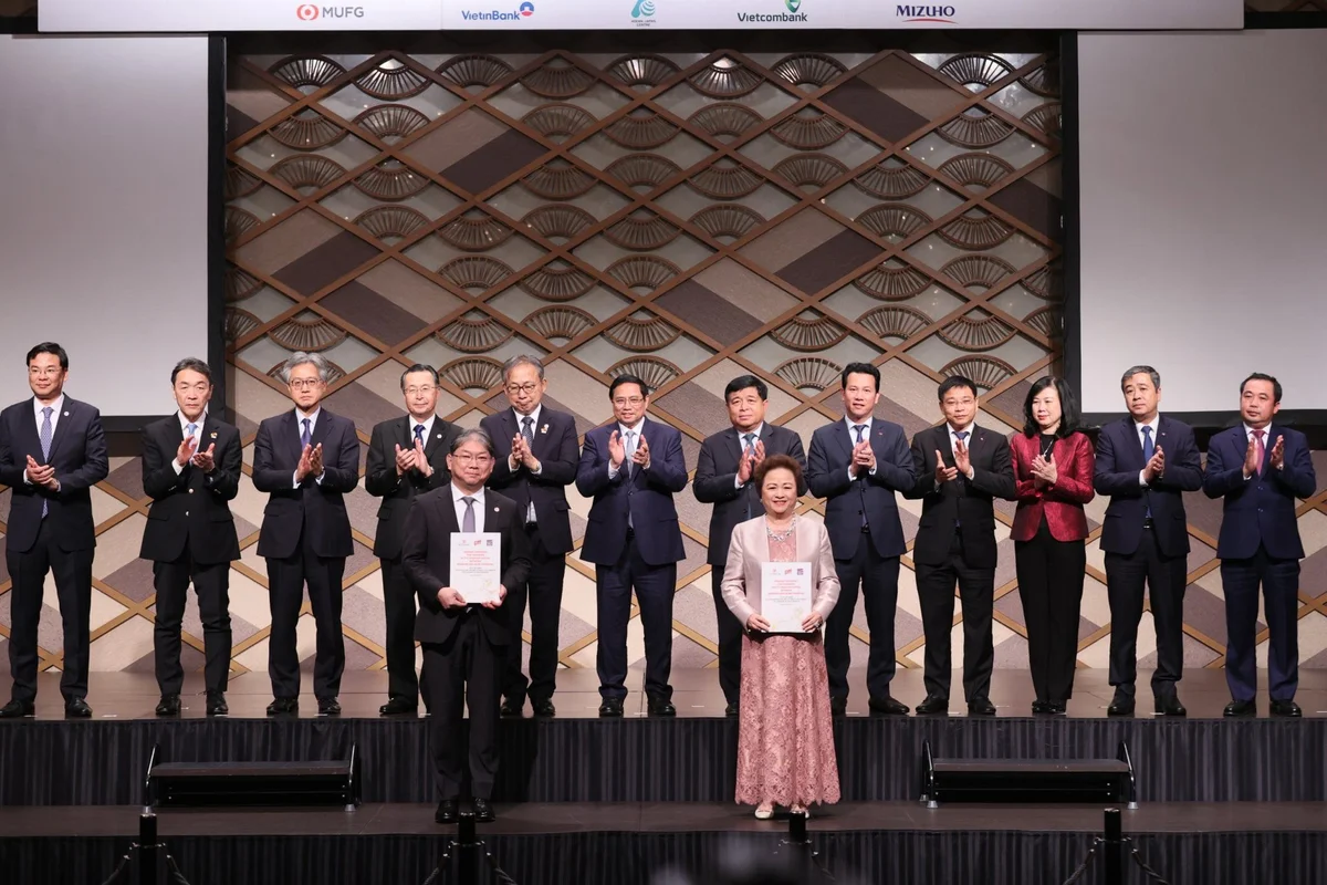 seabank-va-aeon-financial-ky-va-trao-hop-dong-chuyen-nhuong-gop-von-tai-ptf-3956.jpg