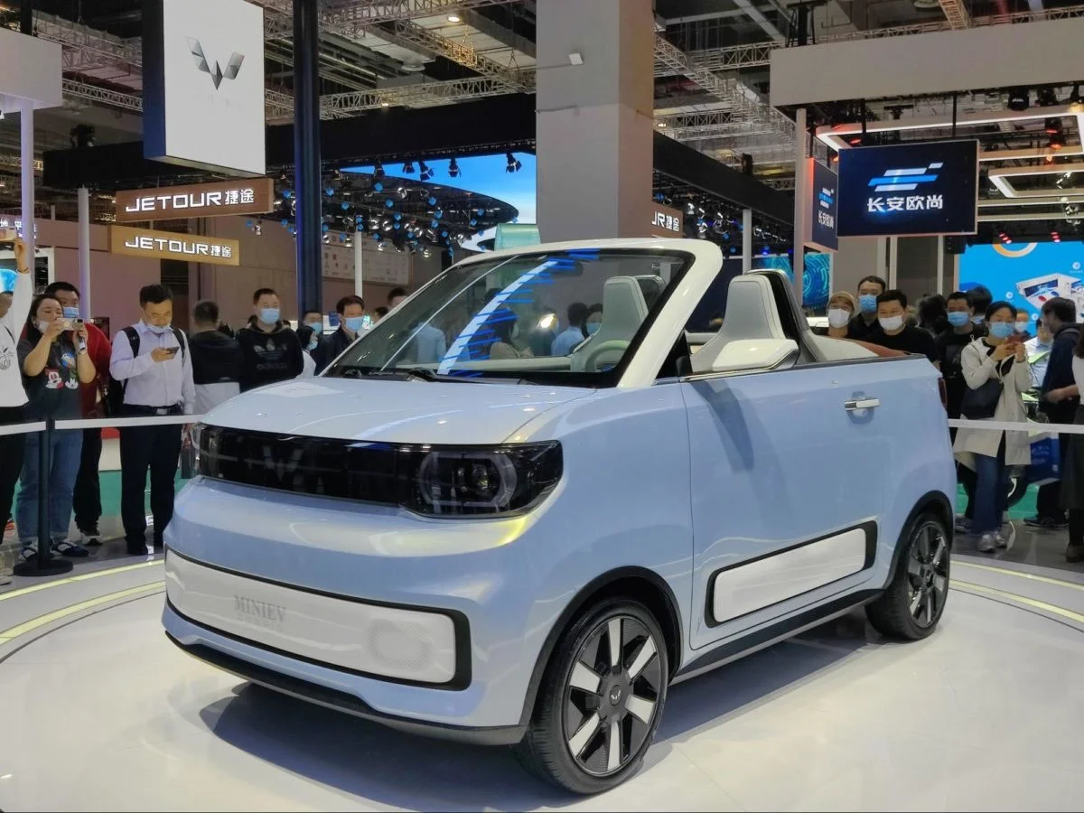 a-convertible-concept-version-of-the-wuling-hongguang-the-mini-ev-cabrio-at-the-2021-shanghai-auto-show-1200x900-2813.jpg