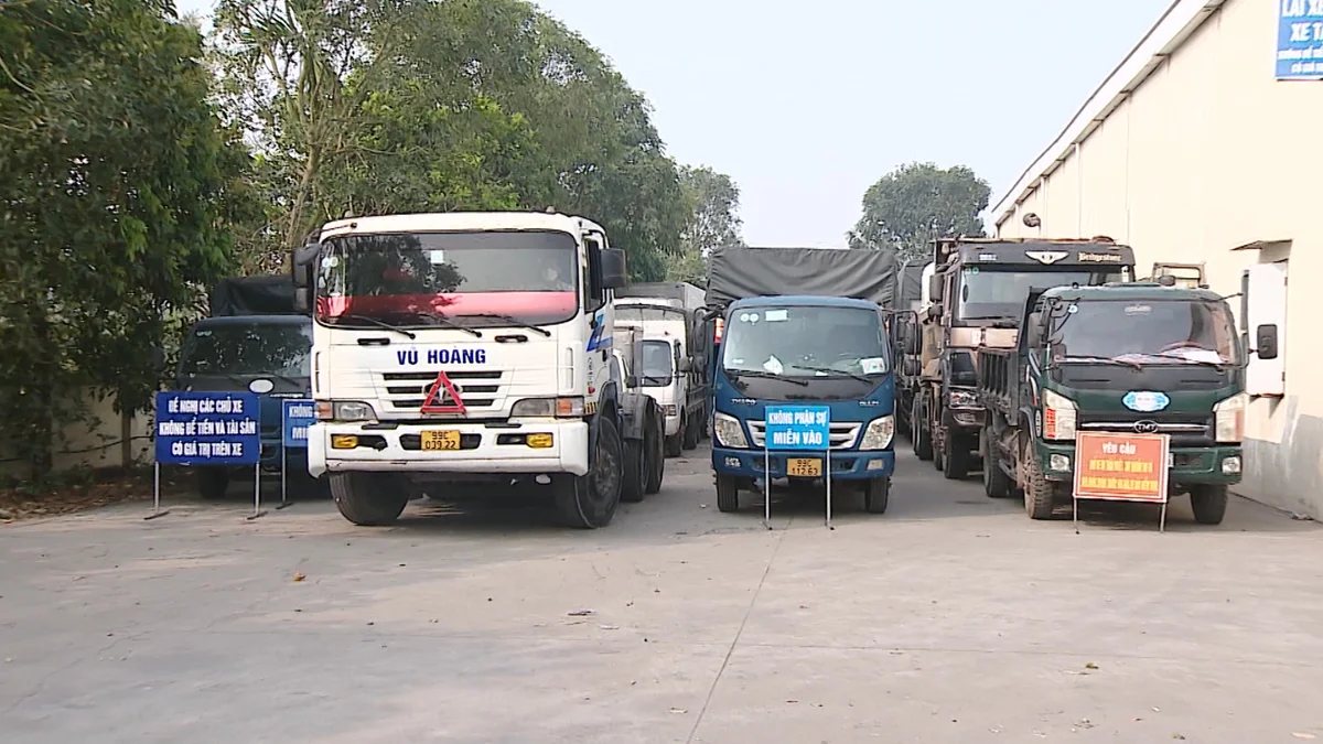 Nhiều xe tải phải nằm chờ nhiều ngày để đăng kiểm