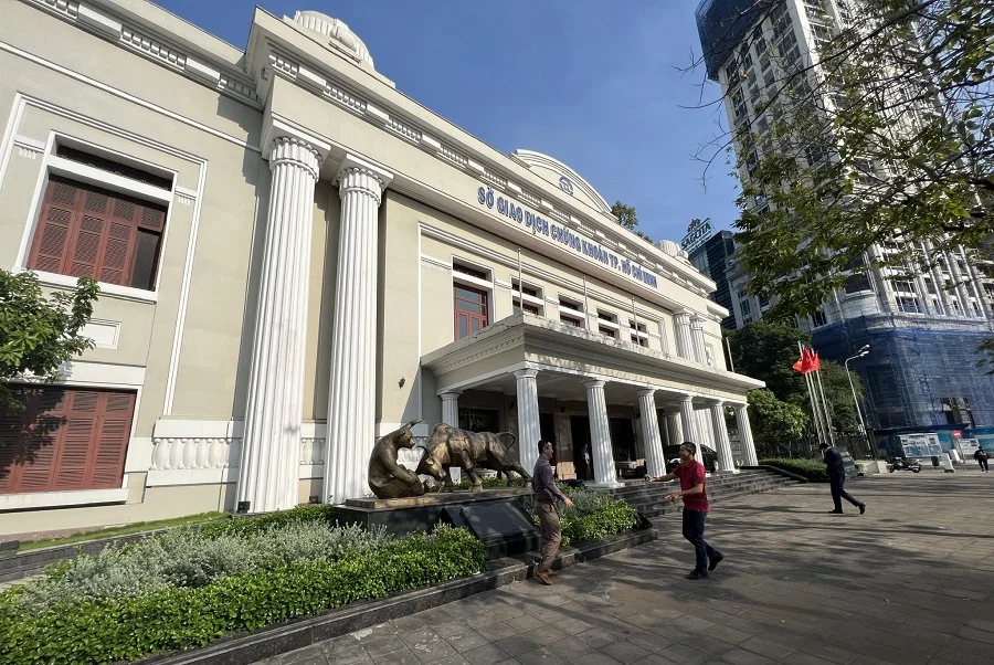 Chứng khoán đang được trợ lực từ loạt tin tốt - Ảnh: Huyền Châm
