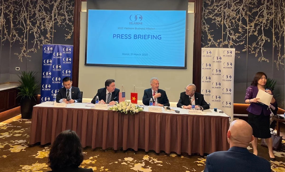 Hội đồng Kinh doanh Hoa Kỳ - ASEAN (USABC) họp báo thông tin về chuyến thăm của phái đoàn doanh nghiệp Hoa Kỳ đến Việt Nam.
